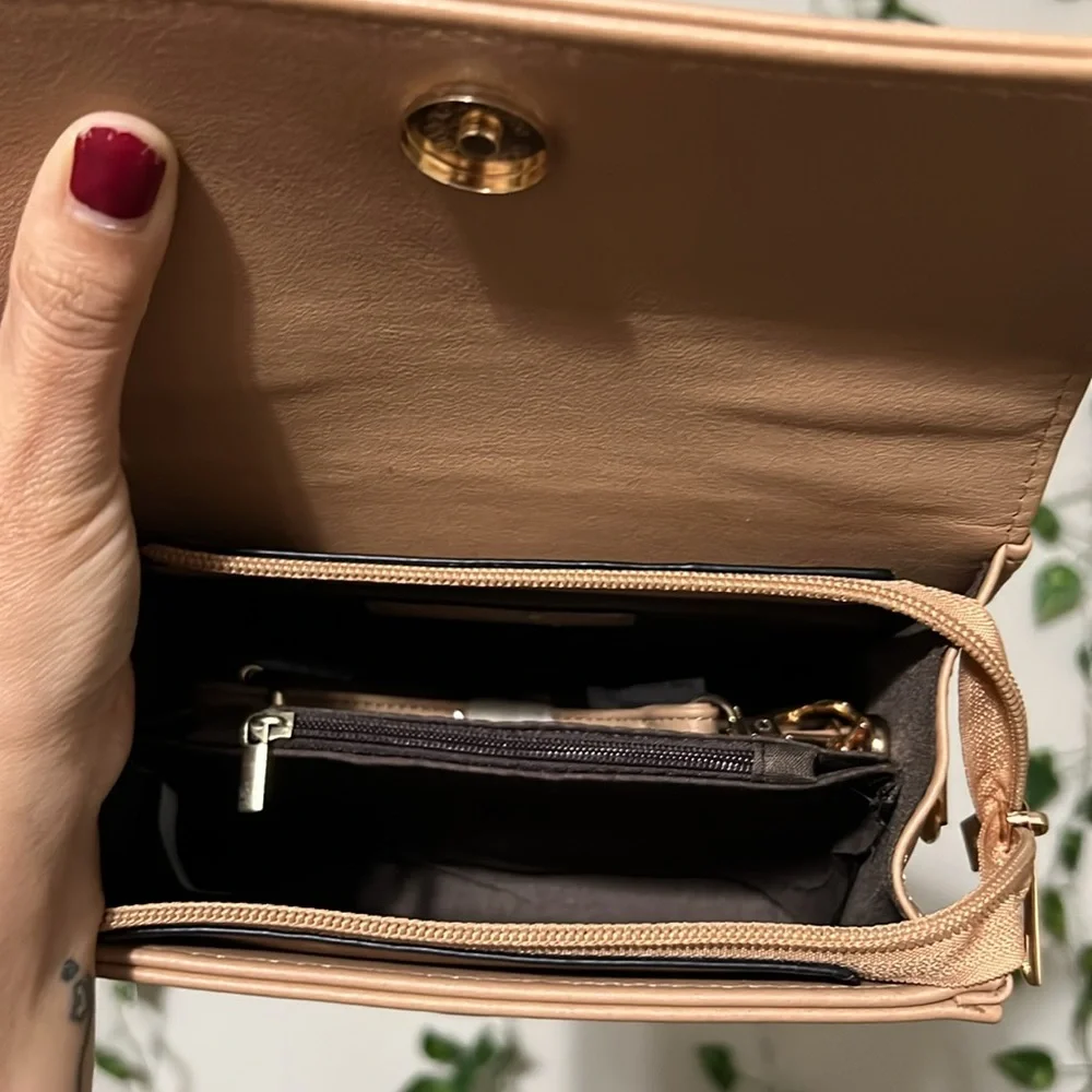 Mini Crossbody 🌺 - Picture 4 of 6